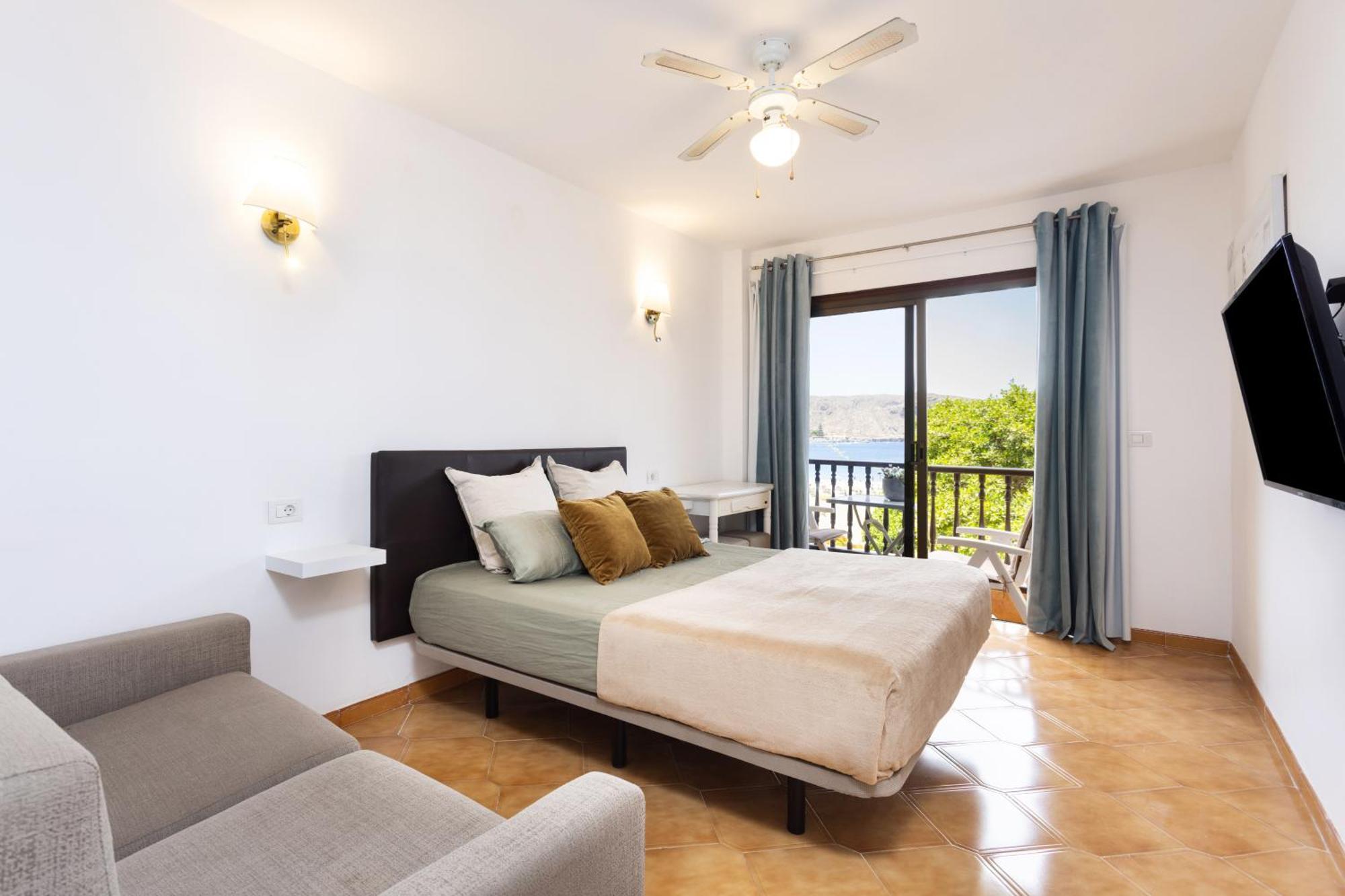 洛斯克里斯蒂亚诺斯Classbnb - Seafront Studio With Beach View In The Center Of Los Cristianos公寓 外观 照片